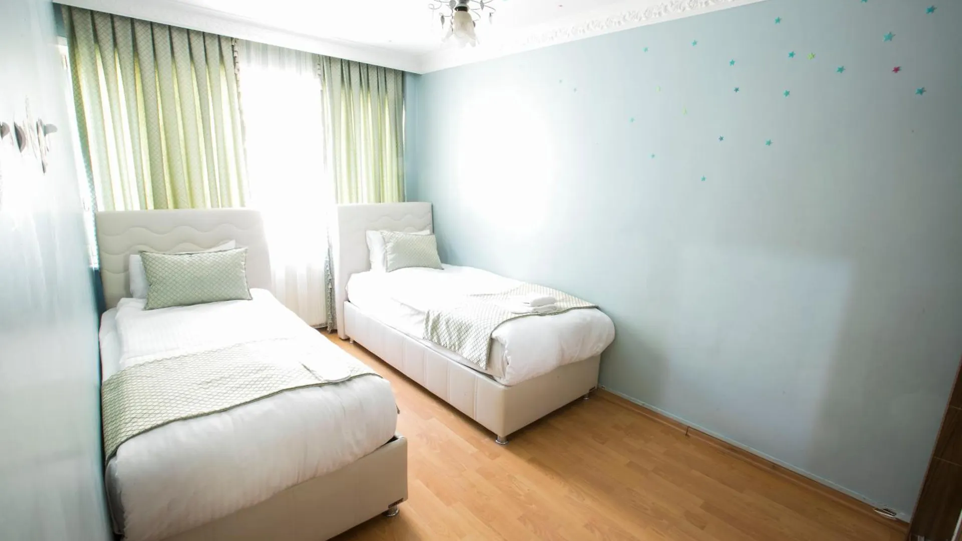 3 Diffrent Family Apartments At Center Walking 5 Minutes Istanbul