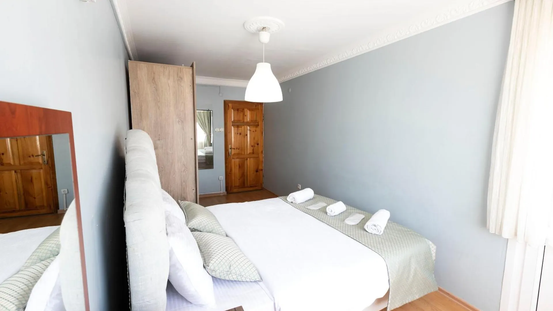 3 Diffrent Family Apartments At Center Walking 5 Minutes Estambul