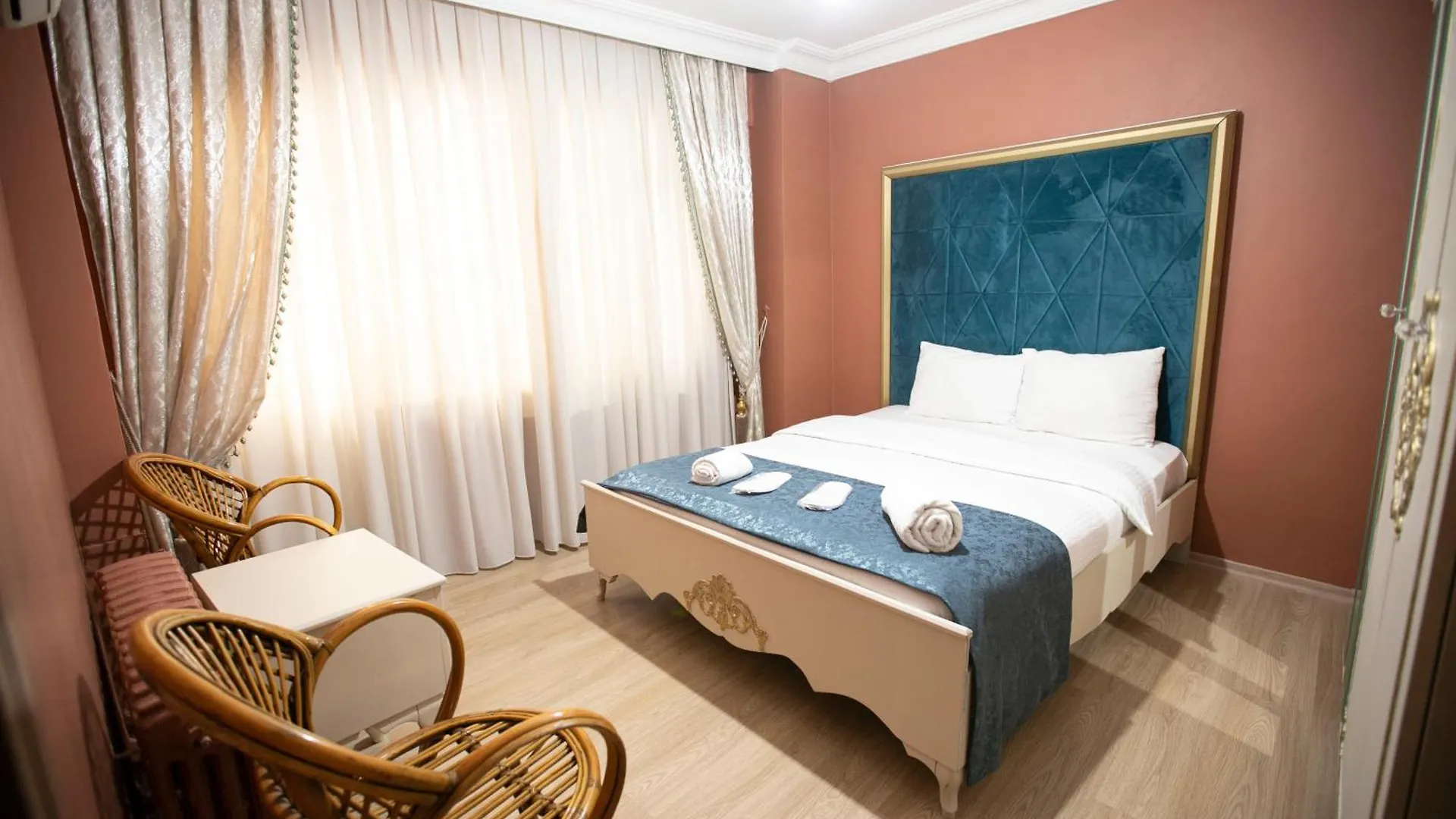 3 Diffrent Family Apartments At Center Walking 5 Minutes Estambul
