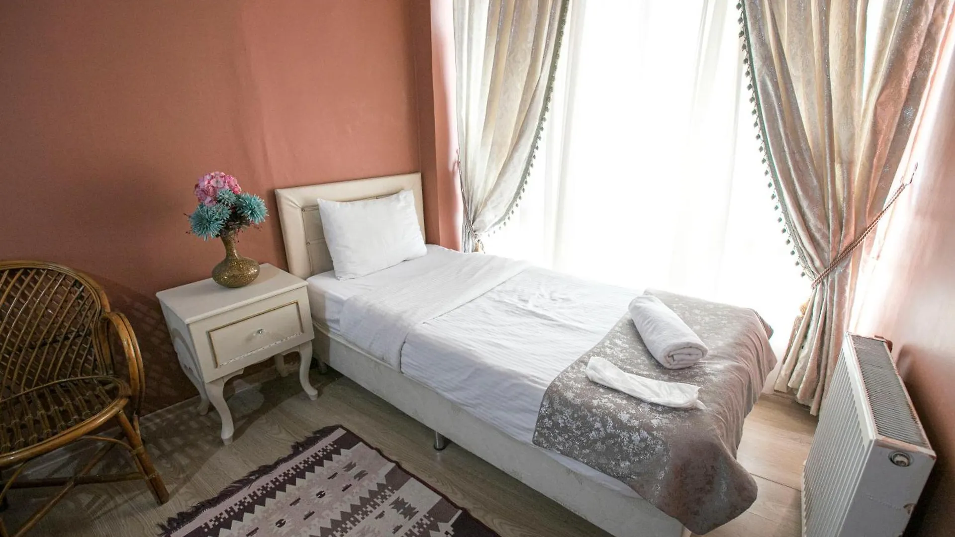 3 Diffrent Family Apartments At Center Walking 5 Minutes Estambul 0*,  Turquía